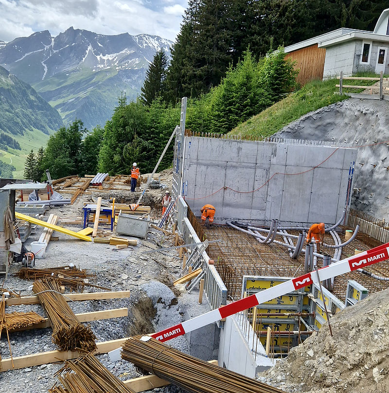 Baustelle vom Gebäude für die neue Pumpstation von TechnoAlpin in Elm