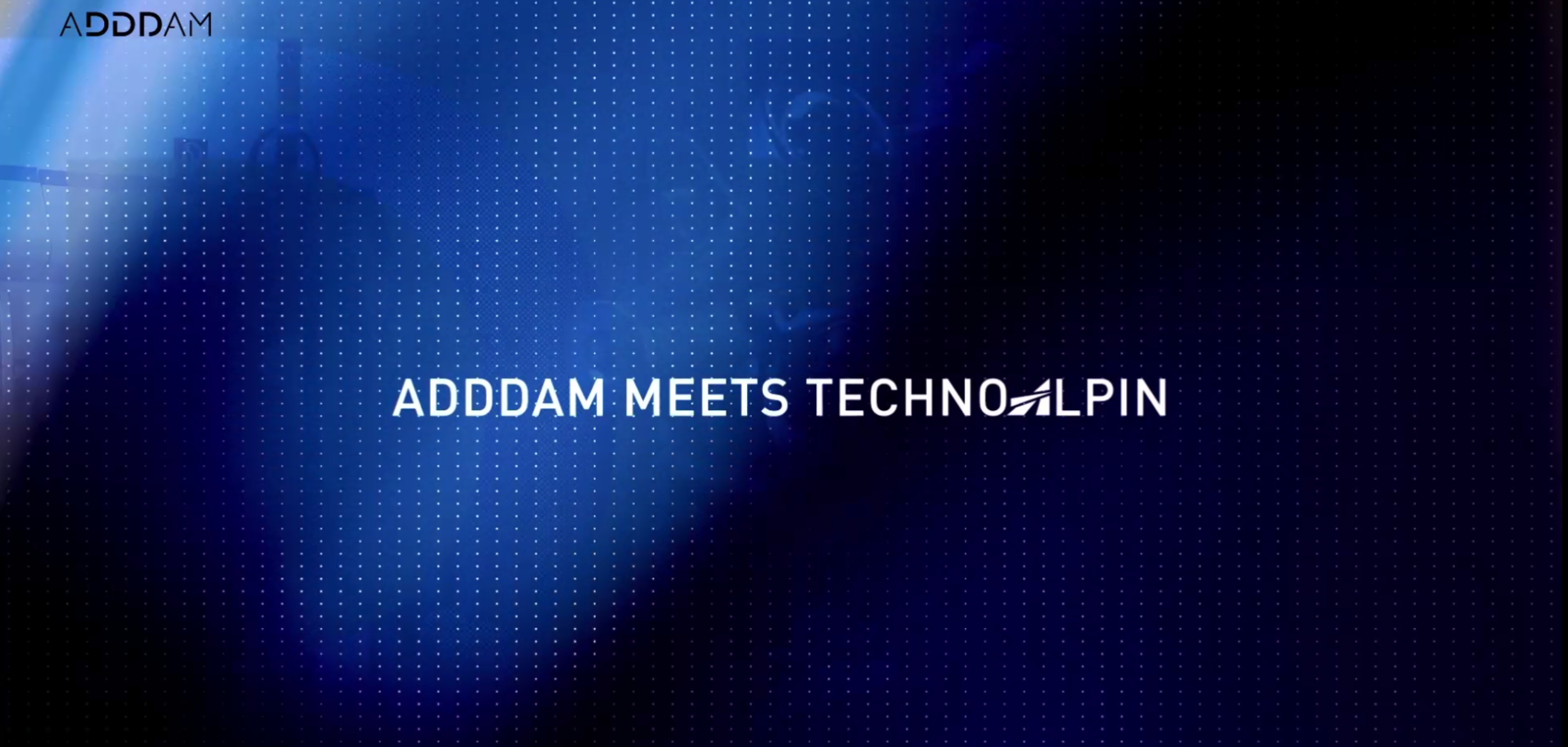 Titelgrafik ADDDAM meets TechnoAlpin auf blau-schwarzem Hintergrund mit Logo