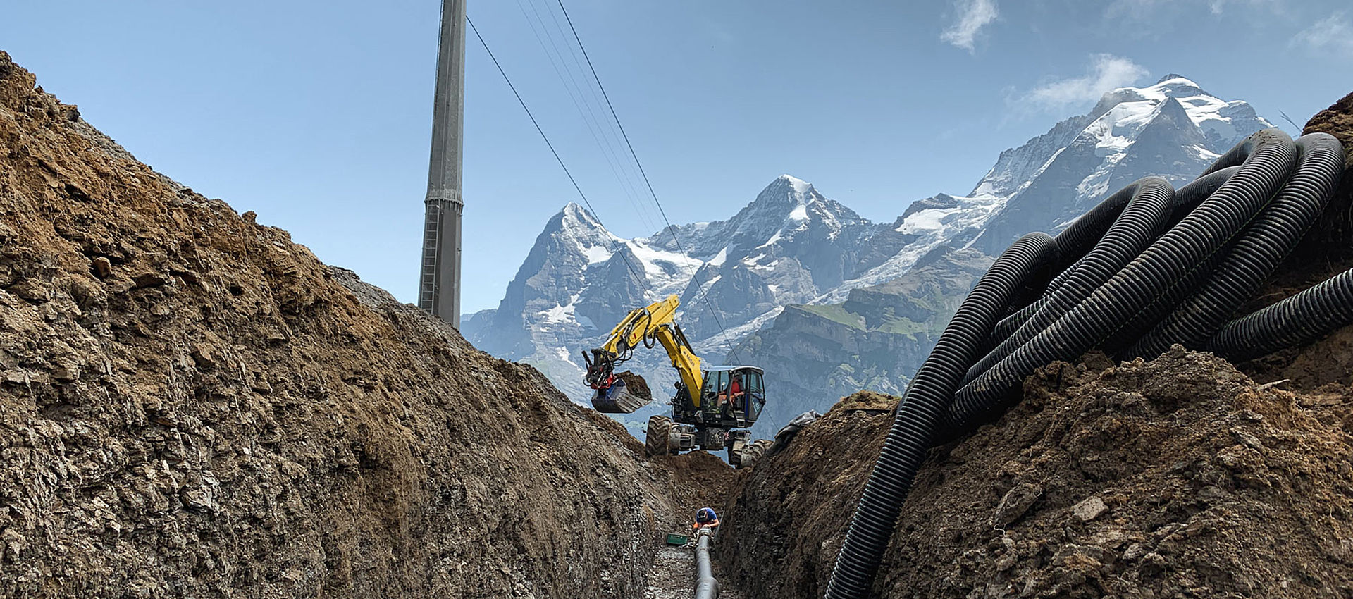 Verlegung von Beschneiungsleitungen im Hochgebirge mit Eiger Mönch und Jungfrau