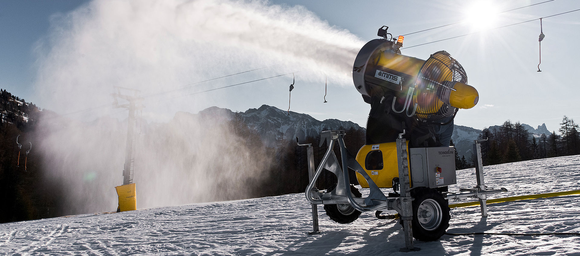 Mobile Schneekanone MMS von TechnoAlpin im Einsatz auf der Piste