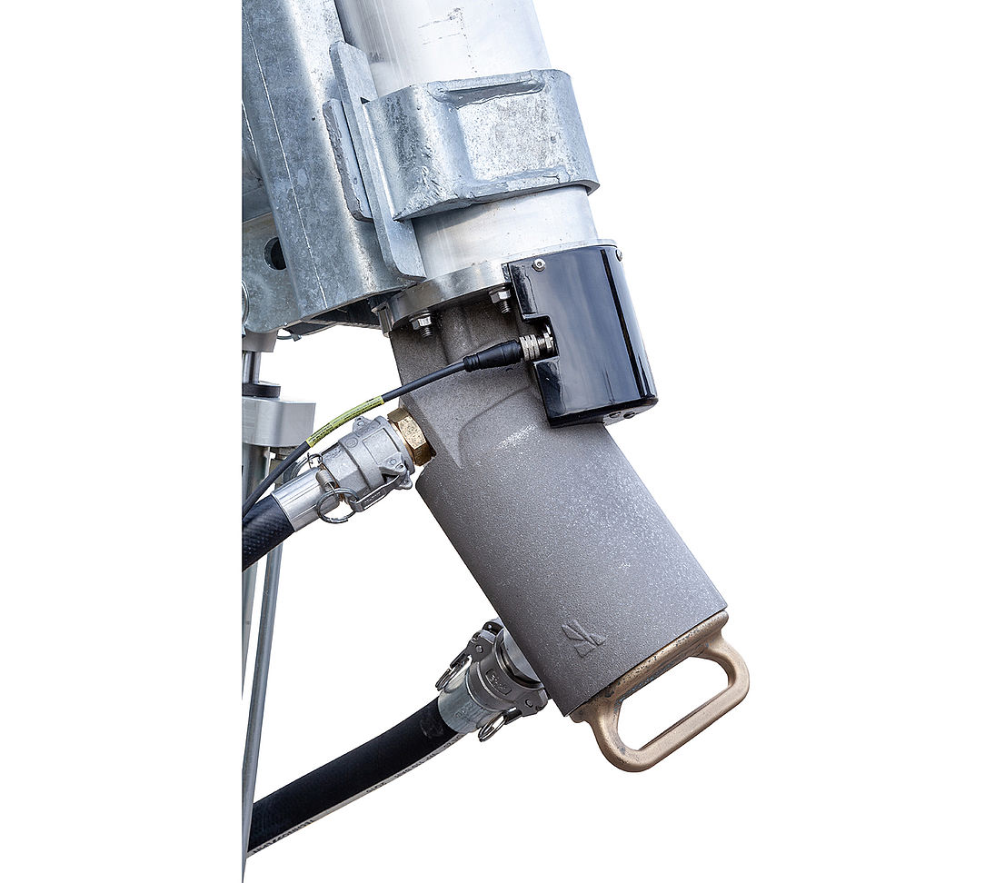 Detail des Heizmoduls einer TechnoAlpin Schneilanze TL mit Tragegriff und Sensoranschluss