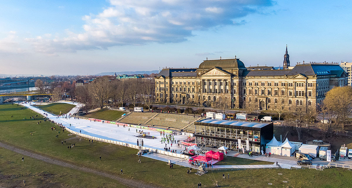 Mobile Eisbahn am Elbufer in Dresden mit Beschneiungslösung von TechnoAlpin