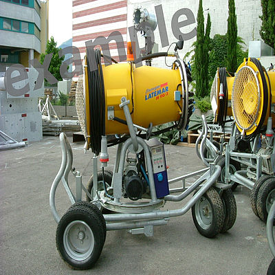 TechnoAlpin M90 Propeller-Schneekanone auf vierrädrigem Fahrgestell mit Steuereinheit