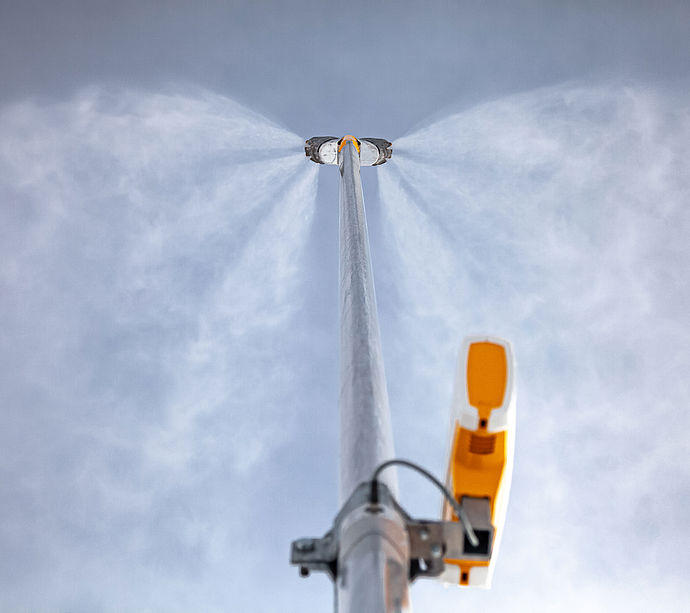TL8 Double Schneilanze von unten mit symmetrischem Sprühnebel beider Düsenköpfe
