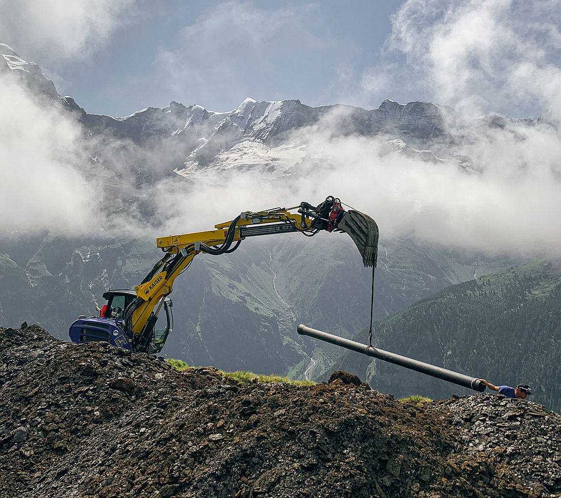 Verlegung von Rohrleitungen für Beschneiungsanlage im alpinen Gelände