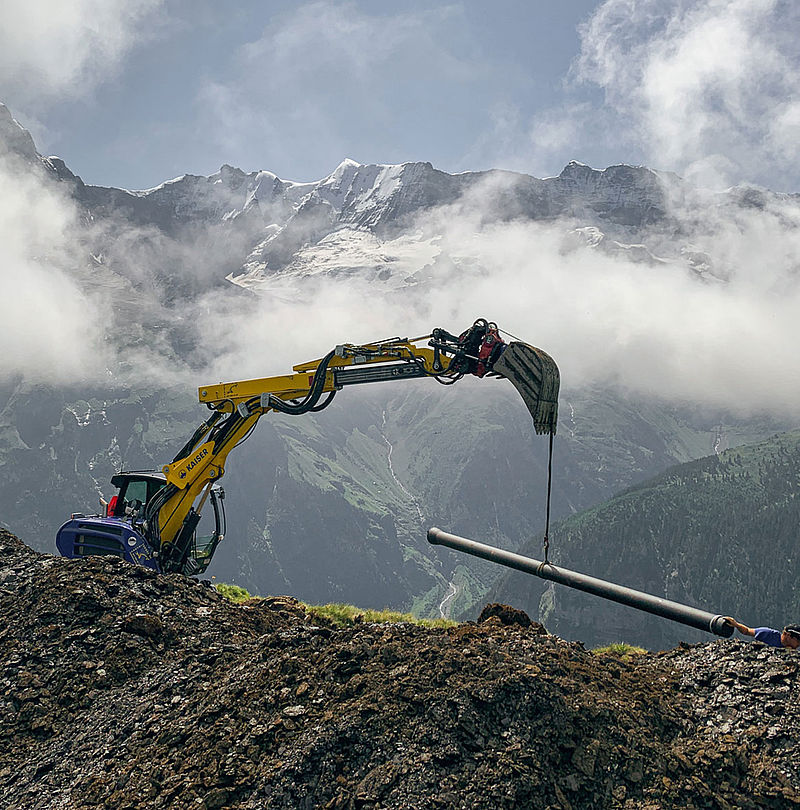 Verlegung von Rohrleitungen für Beschneiungsanlage im alpinen Gelände