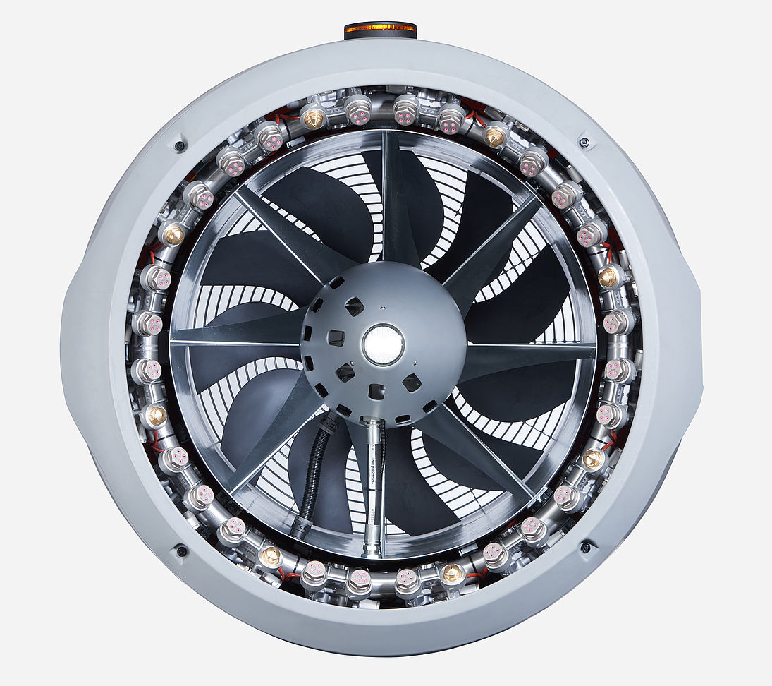 TechnoAlpin TR10 Propellerschneekanone Frontansicht, runde Propellergehäuse mit Messingdüsen-Ring und Mittelpropeller, Produktfotografie
