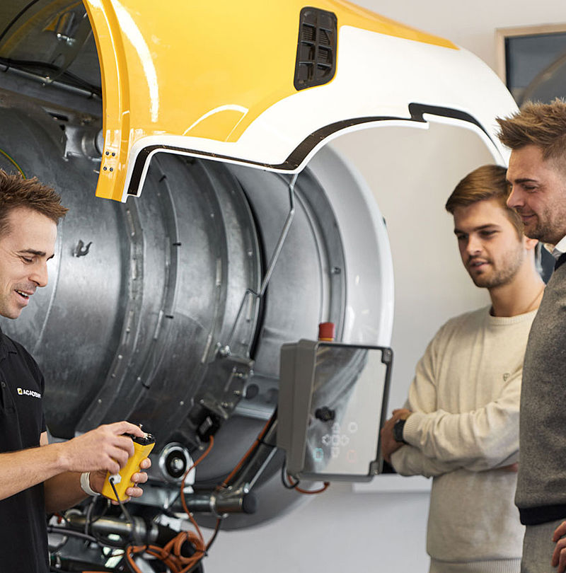 Training on snow generator technology with opened fan gun