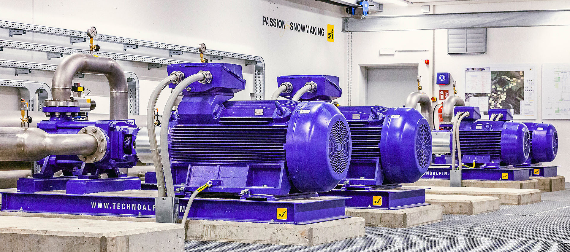 Pumpstation einer Beschneiungsanlage mit Hochleistungspumpen von TechnoAlpin