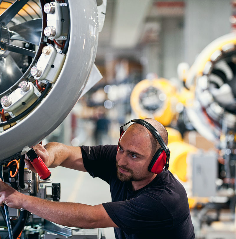 TechnoAlpin Produktion Fertigungshalle