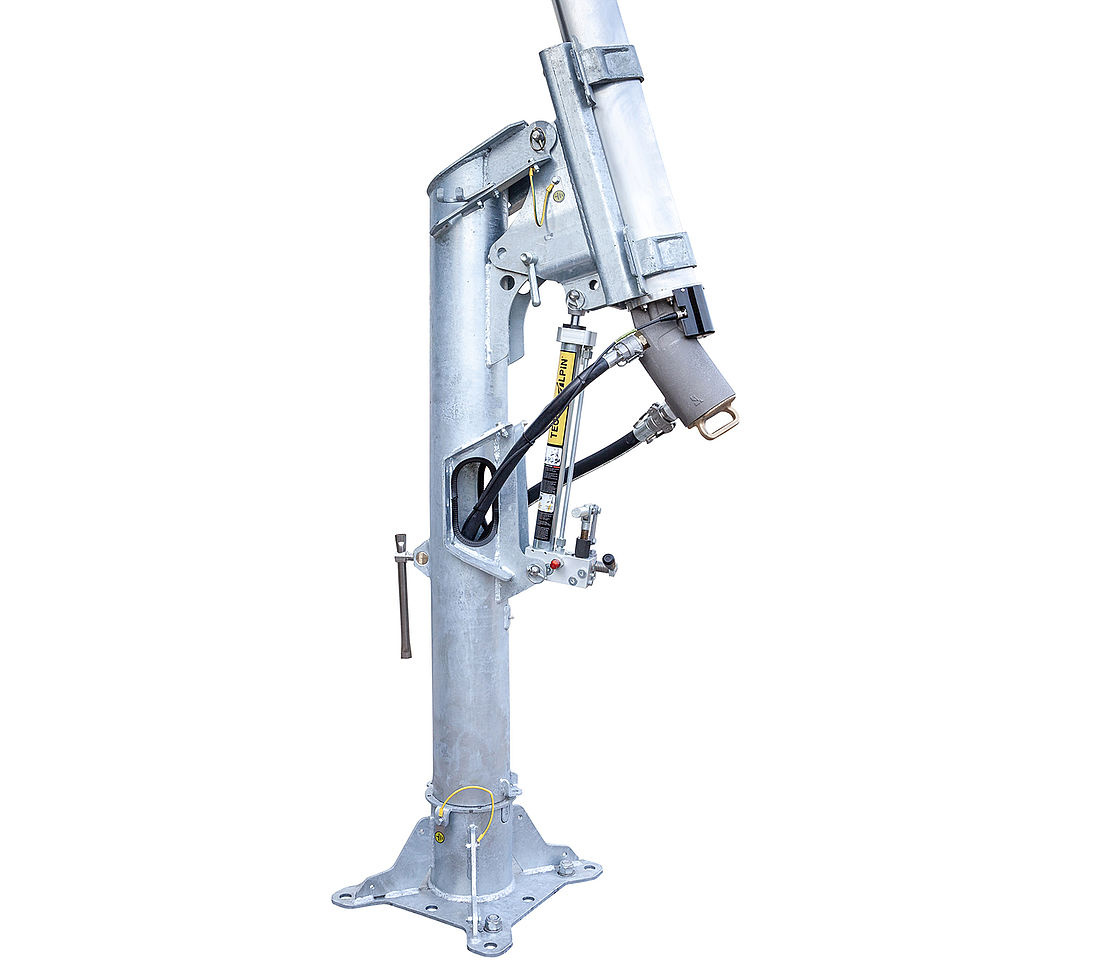 TechnoAlpin Schwenkarm und Hydrauliksystem auf verzinktem Standfuß für Schneilanze
