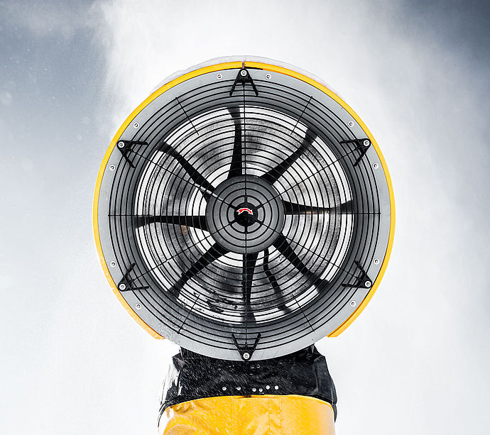 Frontale Detailansicht des Ventilators einer TechnoAlpin TT10 Propellermaschine