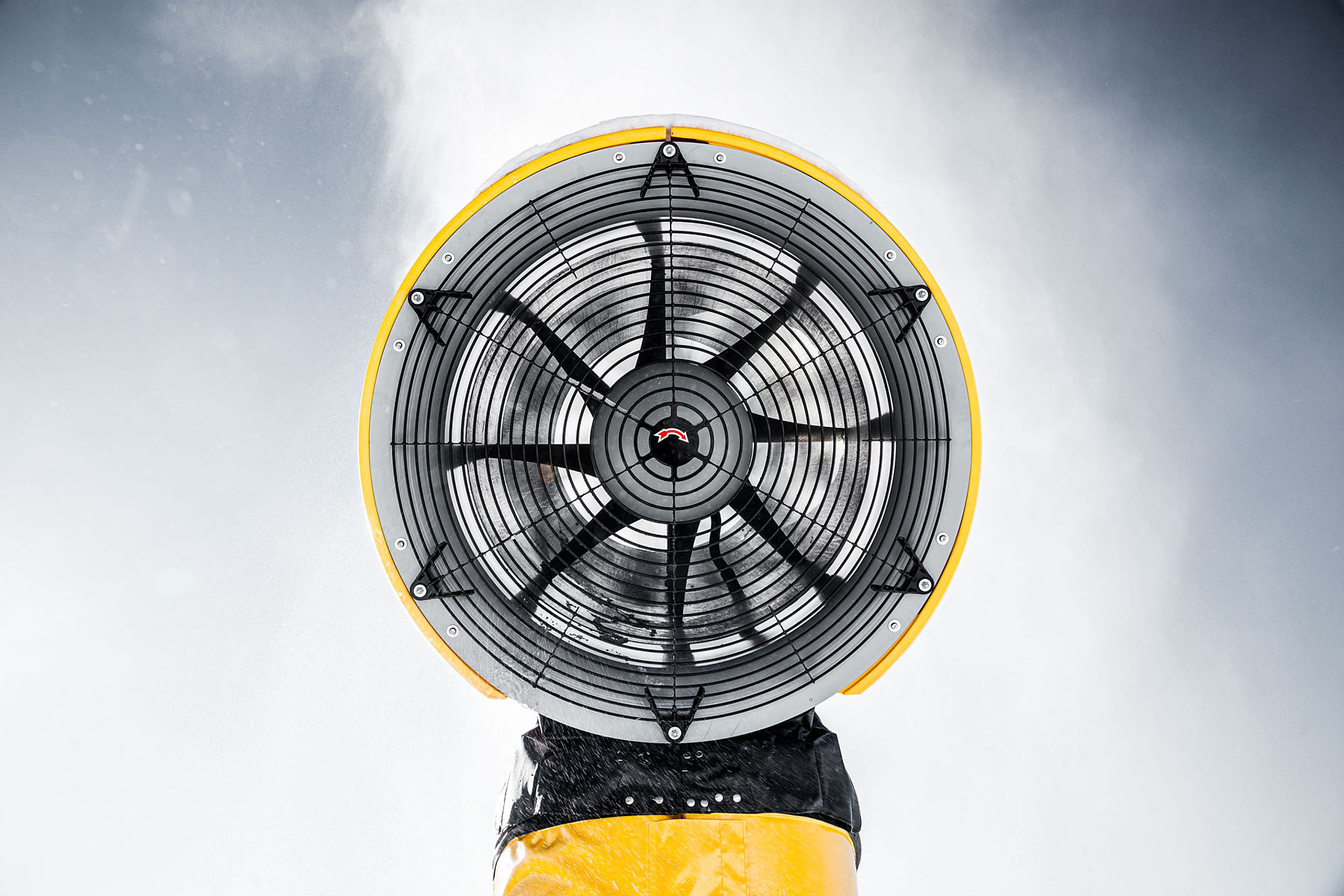 Frontale Detailansicht des Ventilators einer TechnoAlpin TT10 Propellermaschine