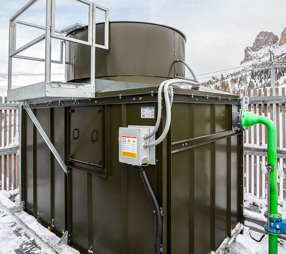 TechnoAlpin Kühlturm zur Wasserkühlung für effiziente Beschneiung im Skigebiet