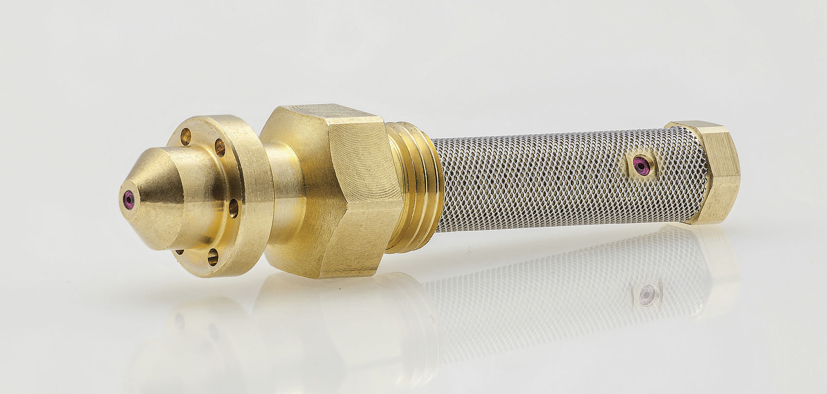 Nucleator Rubin TR10 made of brass with stainless steel sieve on white background