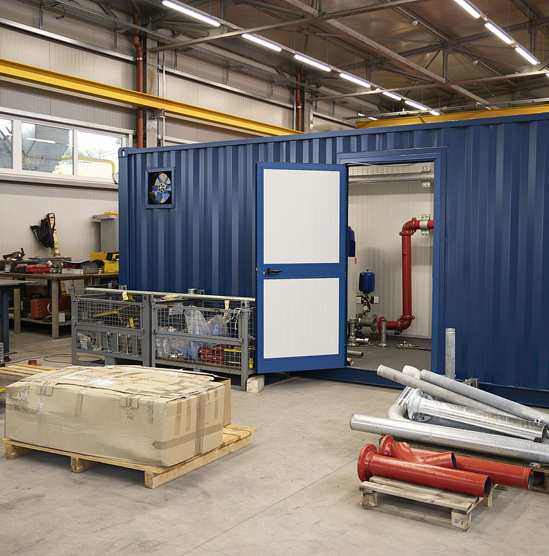 Montage eines Pumpstationen-Containers