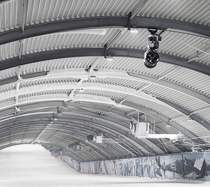 TechnoAlpin SD500 SnowWorld Halle Skifahrer 6
